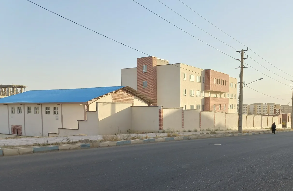 نظارت عالیه مدرسه ۲۰ کلاسه شهرک پیام ماهدشت - تصویر ۱
